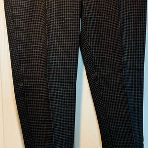Small pattern highlights the distinctive style of these petite trousers